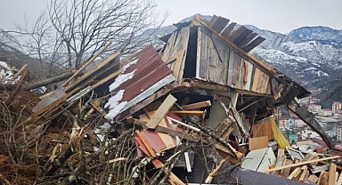 Kar sonrası toprak kayması yaşandı