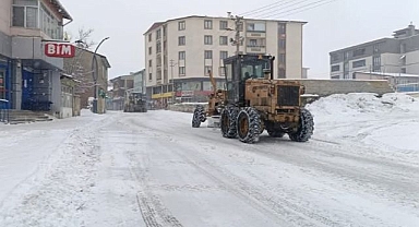 Kar temizleme çalışmaları son sürat devam ediyor