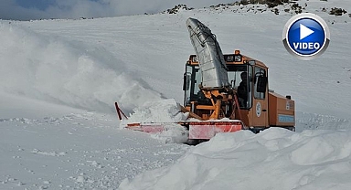 Kar yağışı hayatı felç etti! Ekipler işe koyuldu