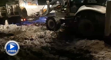 Kara saplanan aracın yardımına koştular