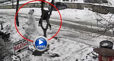 Kardan adamdan ne istediniz! Aracından inip defalarca tekmeledi