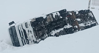 Kaygan yol kazayı getirdi!