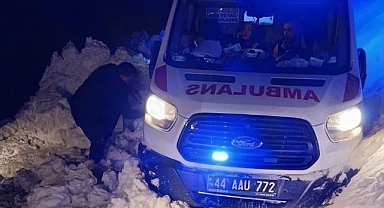 Mahsur kalan sağlık ekiplerinin imdadına koştular