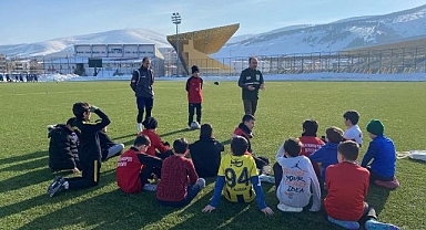 Minik sporculara bilinçli teknoloji eğitimi