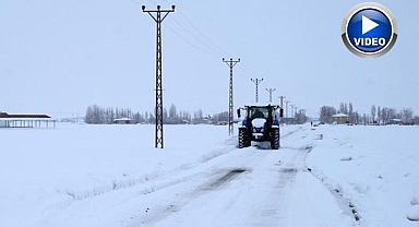 Muhtarın gönüllü kar mesaisi takdir topladı