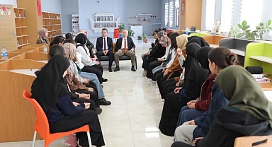 Öğrencilere üniversite sınavı hazırlık kampı