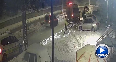 Park halindeki araçlara çarpıp kaçtı: O anlar kamerada