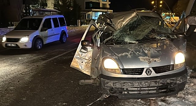 Refüje çarpan araç takla attı!