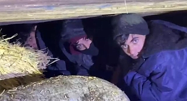 Saman balyaları arasından yakalandılar!