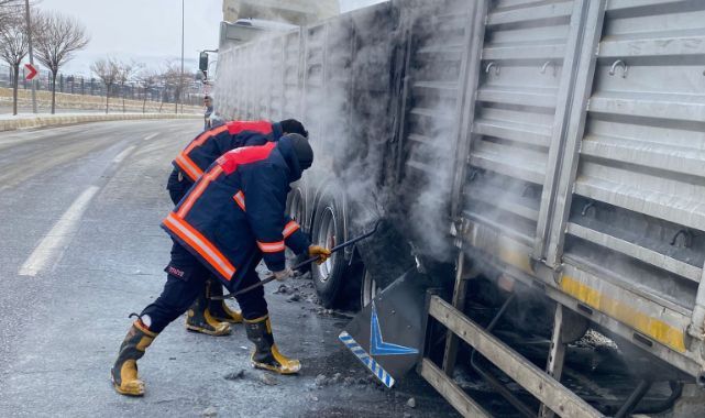 Seyir halindeyken alevlere teslim oldu