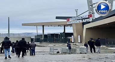 Sınır kapısında İranlılardan tepki!