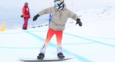 Snowboard Cross Avrupa Kupası yarışları başladı