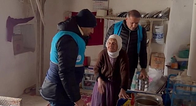 Soğuk kış günlerinde yaşlıları unutmadılar