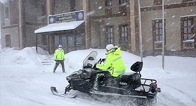 Trafik polisleri kar motorlarıyla devriyede