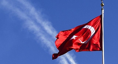 Türk bayrağına bir saygısızlık daha! 