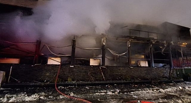 Yanan kafeden geriye külleri kaldı!