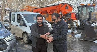 Yaralı kekliğe şefkat eli   