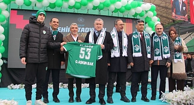 Yeni stadyumun açılışını Bakan yaptı