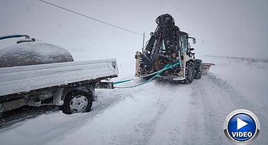 Yolda kalan sürücülerin yardımına ekipler yetişti 