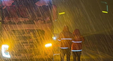  Yolda kalan yüzlerce kişinin imdadına Kızılay yetişti