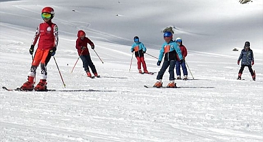 2 bin 400 rakımda yarışmalara hazırlanıyorlar