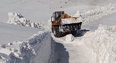 2 metreyi aşan karla mücadele
