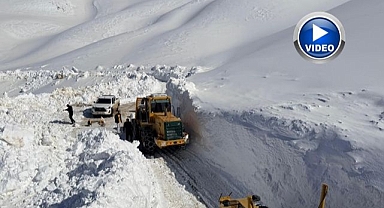3 bin rakımlı mezra yolunda karla mücadele