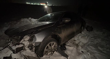 30 metre savrularak kar yığınına saplandı!