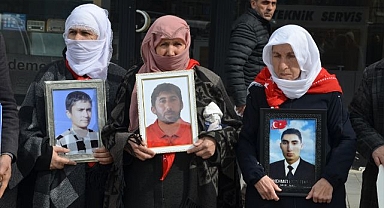 Annelerin evlat nöbeti devam ediyor