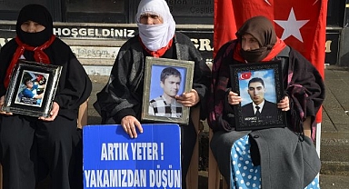 Annelerin evlat nöbeti devam ediyor