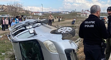 Araç şarampole yuvarlandı: 1 kişi yaralandı!