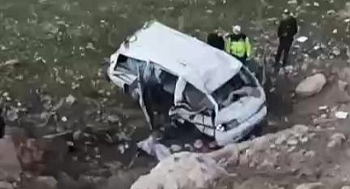 Araç uçuruma yuvarlandı: 3 ağır yaralı