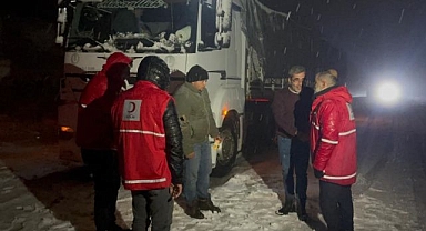 Araçlar yolda mahsur kaldı ekipler seferber oldu