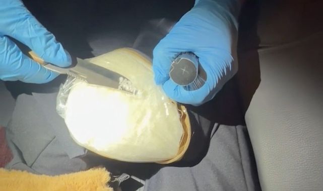 Araçtan onlarca kilo uyuşturucu çıktı!