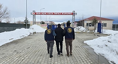 Aranan şahıs yakayı ele verdi