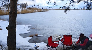 Ardos Gölü dondu, bin 660 rakımlı buz gölü