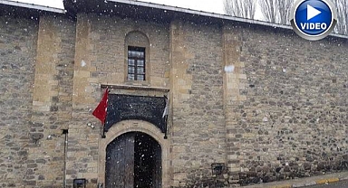 Asırlık han, zamana direniyor 