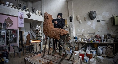 Babasından ilham aldı, yüzlerce eser üretti