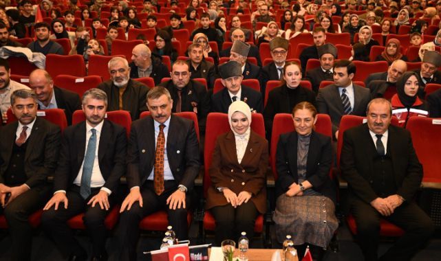 Bakan Göktaş 'Medd-Up' sahne gösterisini izledi