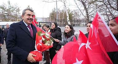 Bakan Tekin 'Laiklik Bildirisine' Erzurum'dan cevap verdi