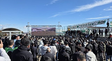 Ceza alan takımın taraftarı maçı dev ekranda izledi 