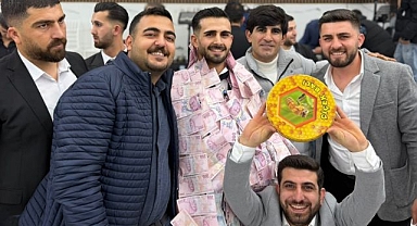 Damada altın yerine bal takıldı