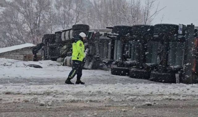 Doğalgaz taşıyan tır devrildi!