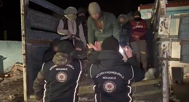 'Dur' ihtarına uymayan araçta yakayı ele verdiler