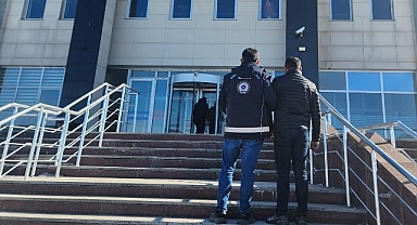 Düzensiz göçmen taşırken yakalandı