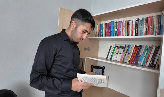 Engelli genç kitap yazarak hayata tutundu   