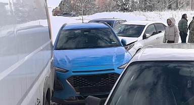 Erzurum'da 5 araçlı zincirleme kaza!