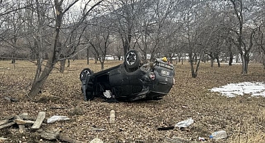 Erzurum'da araç devrildi, yaralılar var