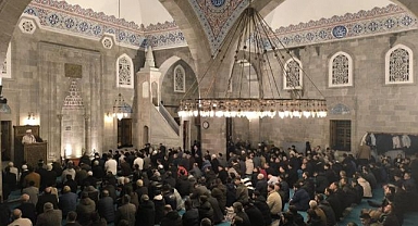 Erzurum'da camiler doldu taştı