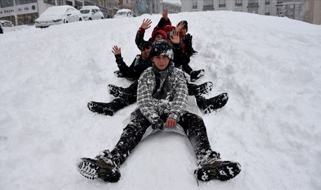 Erzurum'da eğitime bir gün ara verildi!